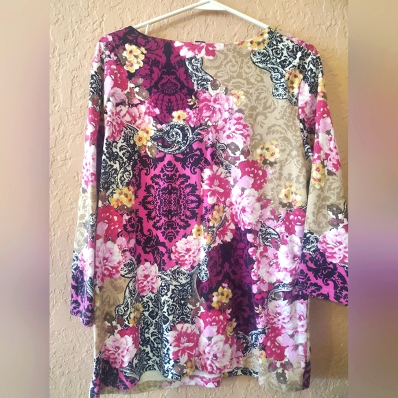 Karen Scott Woman long sleeve size 0X graphic long sleeved top with rhinestone - Picture 2 of 2